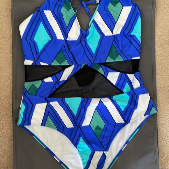 Vibrant LAAMA swimsuit - 1x - Picture 3 of 5